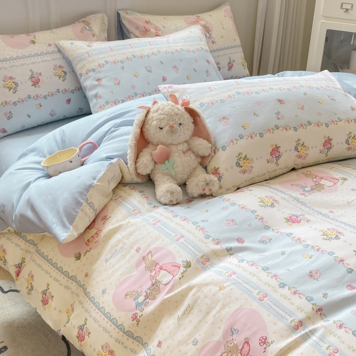 91家纺网 家纺一手货源 找家纺 红日子纺织品 2025新款A类全棉印花单被套 香颂萌兔