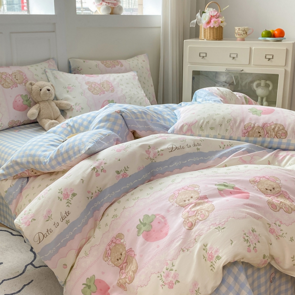 91家纺网 家纺一手货源 找家纺 红日子纺织品 2025新款A类全棉印花单被套 妮娜熊