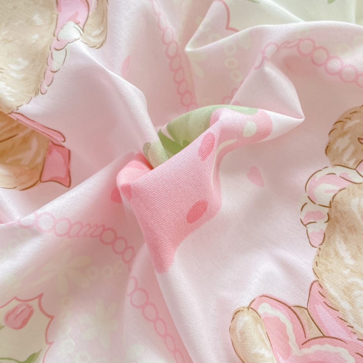 91家纺网 家纺一手货源 找家纺 红日子纺织品 2025新款A类全棉印花单被套 妮娜熊