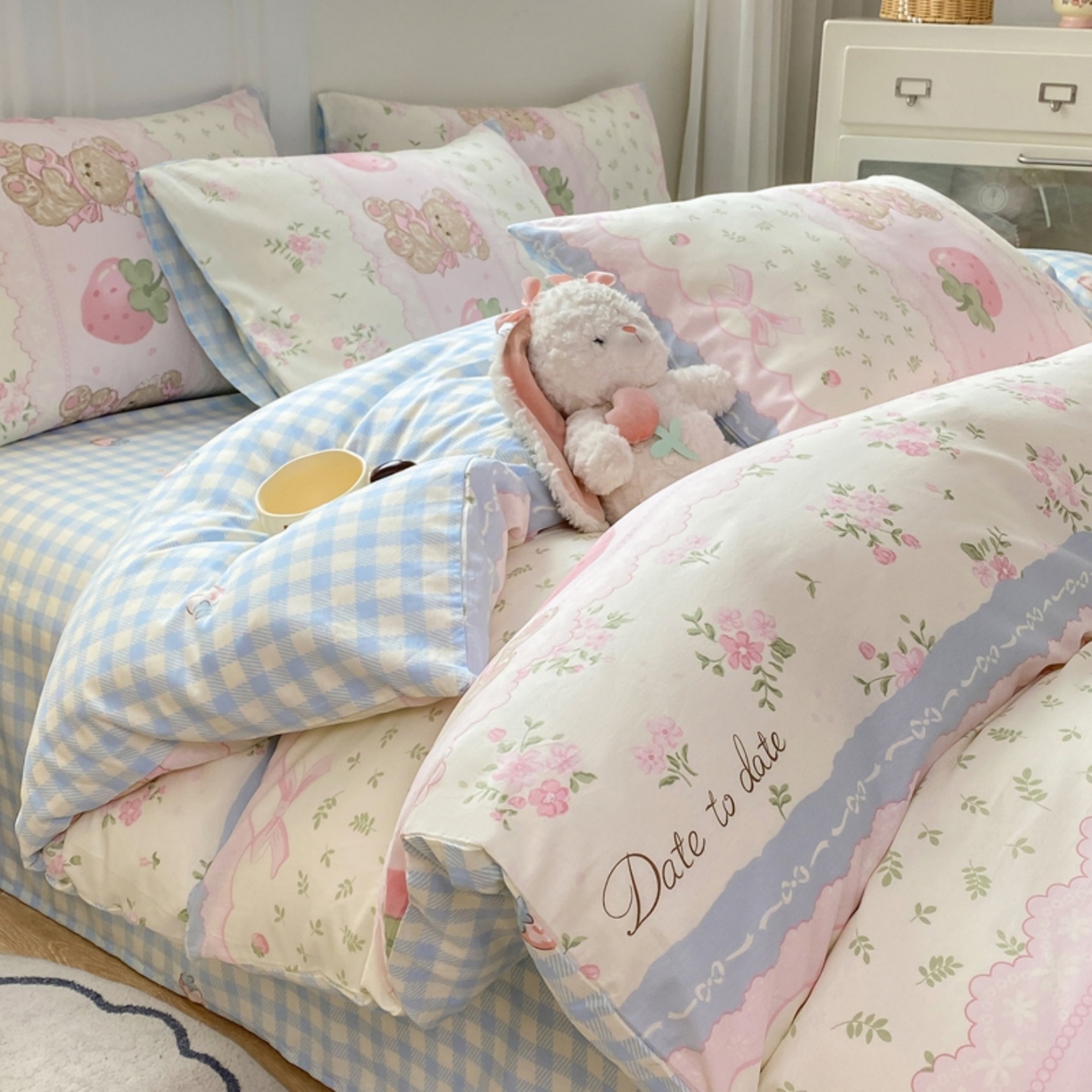 91家纺网 家纺一手货源 找家纺 红日子纺织品 2025新款A类全棉印花单被套 妮娜熊