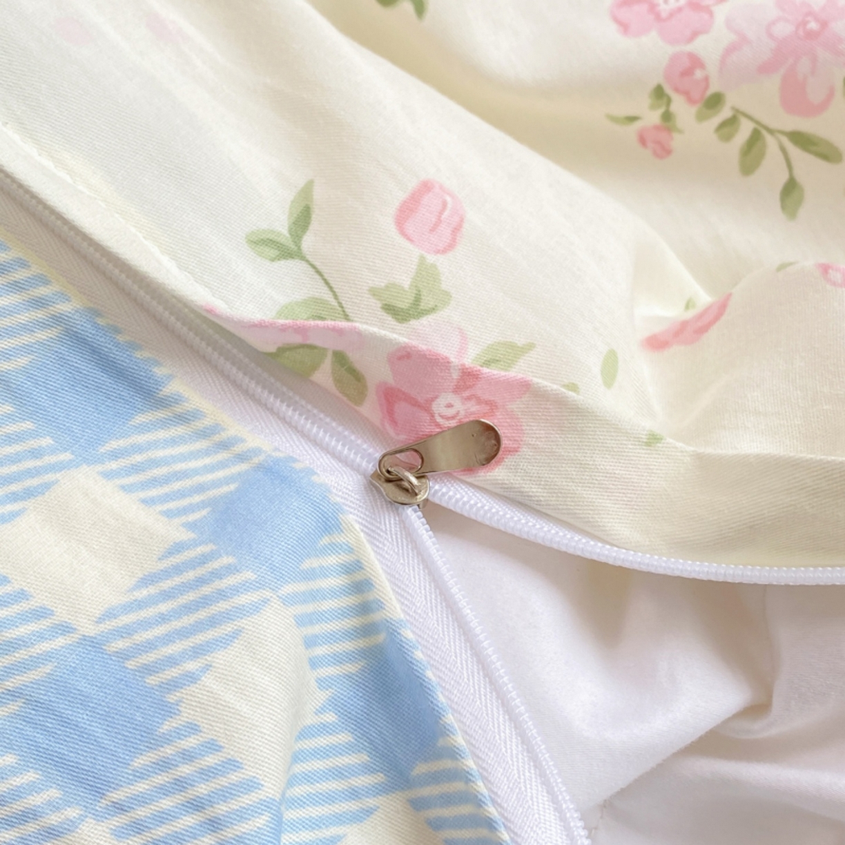 91家纺网 家纺一手货源 找家纺 红日子纺织品 2025新款A类全棉印花单被套 妮娜熊