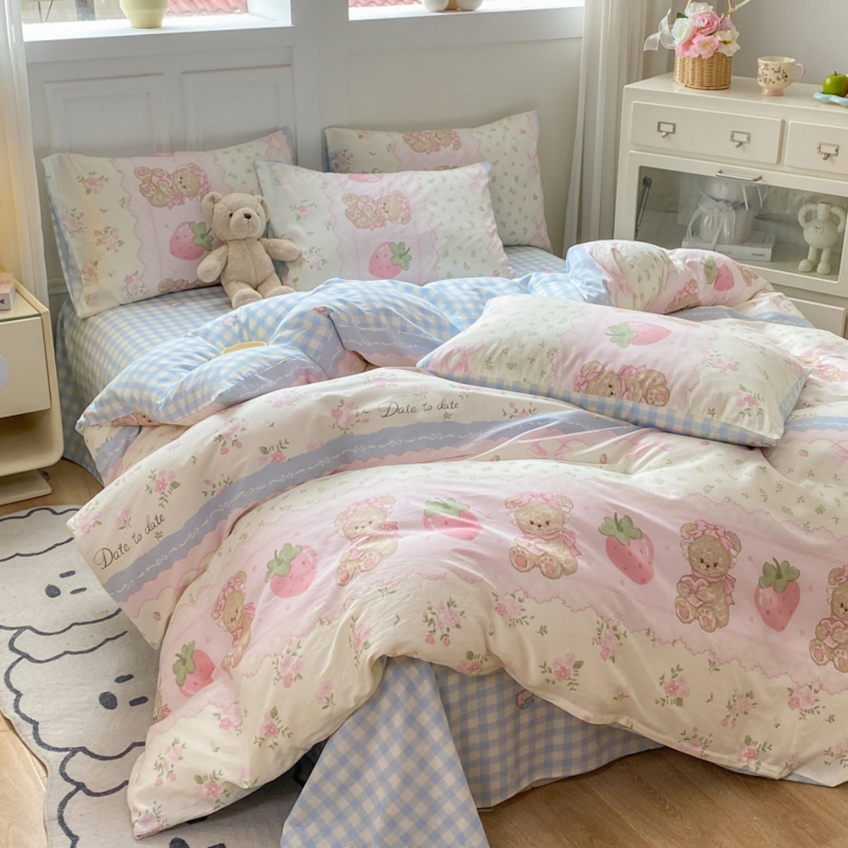 91家纺网 家纺一手货源 找家纺 红日子纺织品 2025新款A类全棉印花单被套 妮娜熊