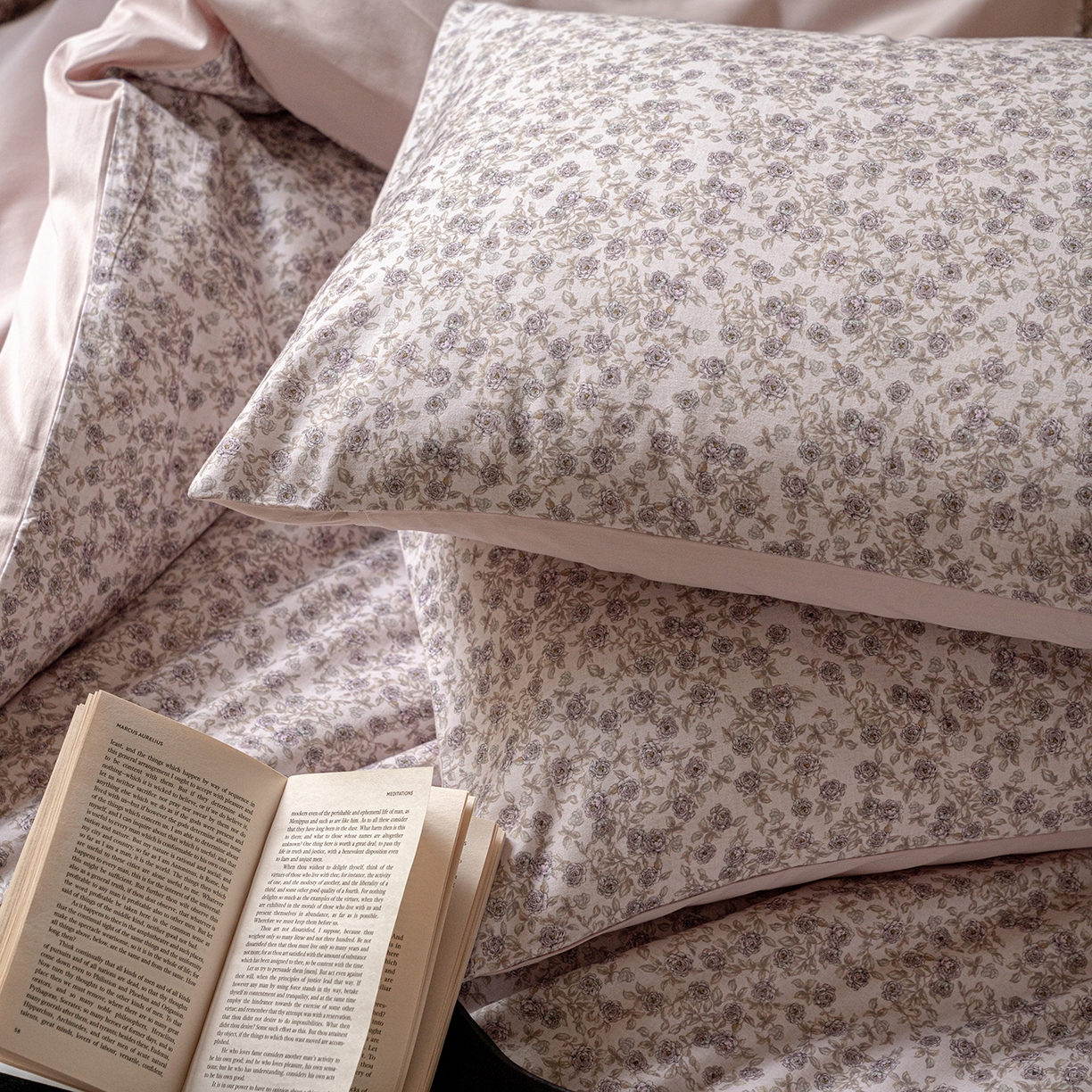 91家纺网 家纺一手货源 找家纺 禾时 2025新款全棉贡缎磨毛数码印花四件套 珑葵-白