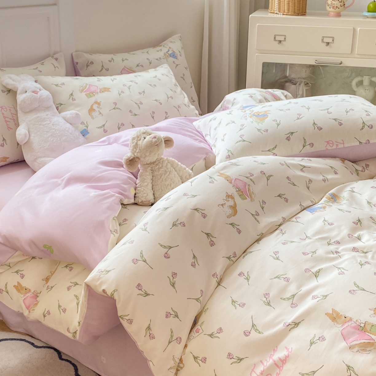 91家纺网 家纺一手货源 找家纺 红日子纺织品 2025新款A类全棉印花单被套 花语萌兔