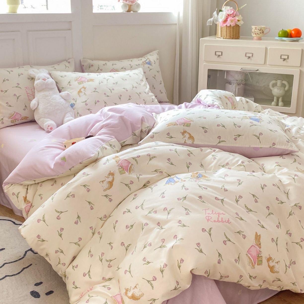 91家纺网 家纺一手货源 找家纺 红日子纺织品 2025新款A类全棉印花单被套 花语萌兔