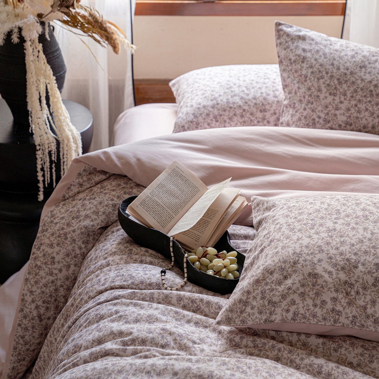 91家纺网 家纺一手货源 找家纺 禾时 2025新款全棉贡缎磨毛数码印花四件套 珑葵-白