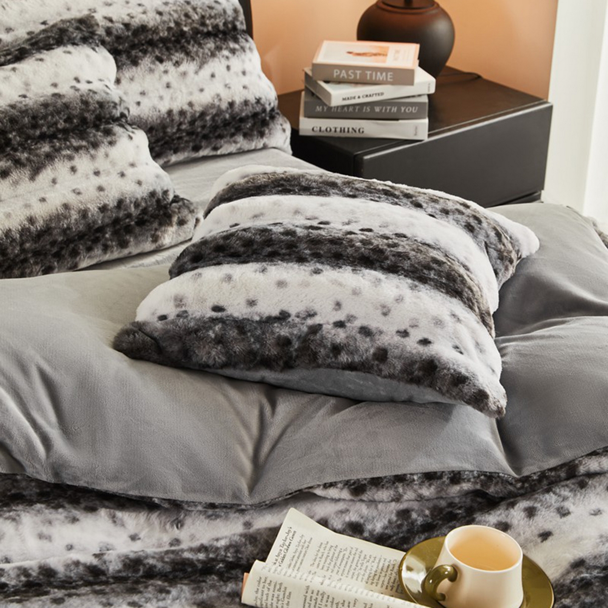 91家纺网 家纺一手货源 找家纺 锦禾穗 2025新款丹麦貂米卡380克兔绒牛奶绒四件套 深灰色