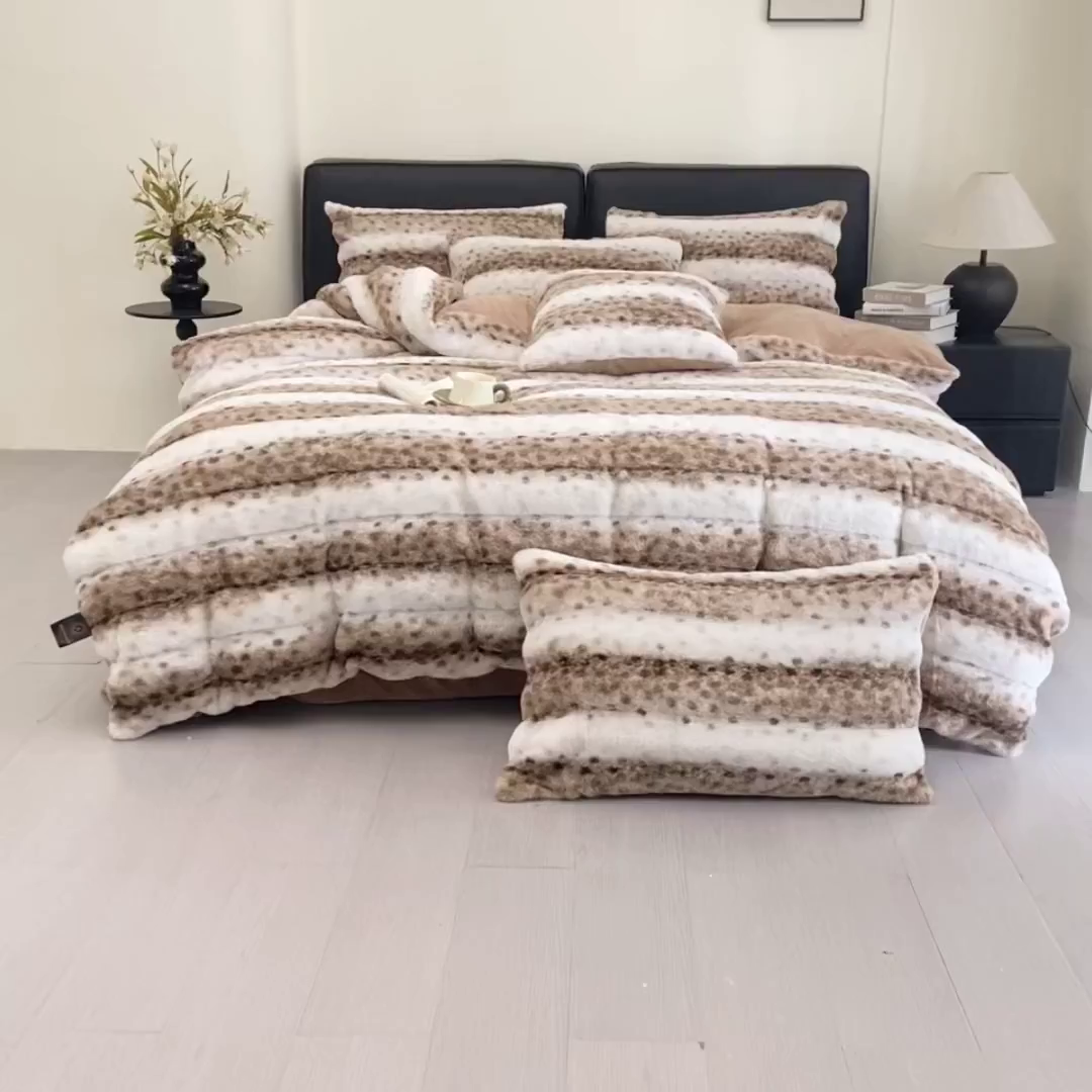 91家纺网 家纺一手货源 找家纺 锦禾穗 2025新款丹麦貂米卡380克兔绒牛奶绒四件套 卡其色