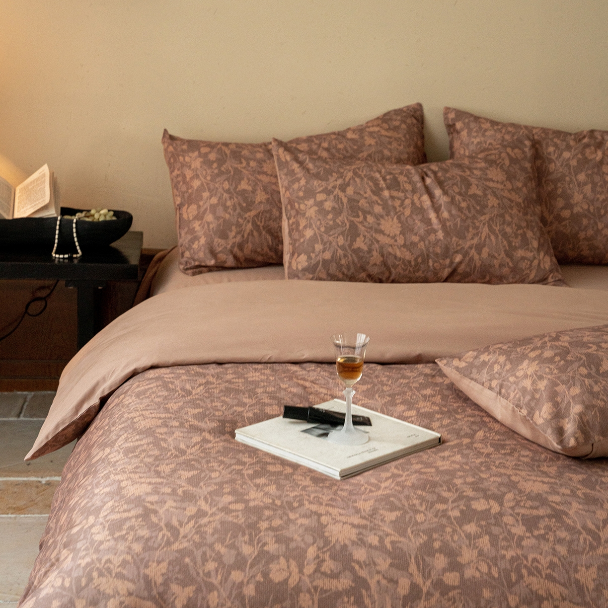 91家纺网 家纺一手货源 找家纺 禾时 2025新款全棉贡缎磨毛数码印花四件套 莳萝-咖