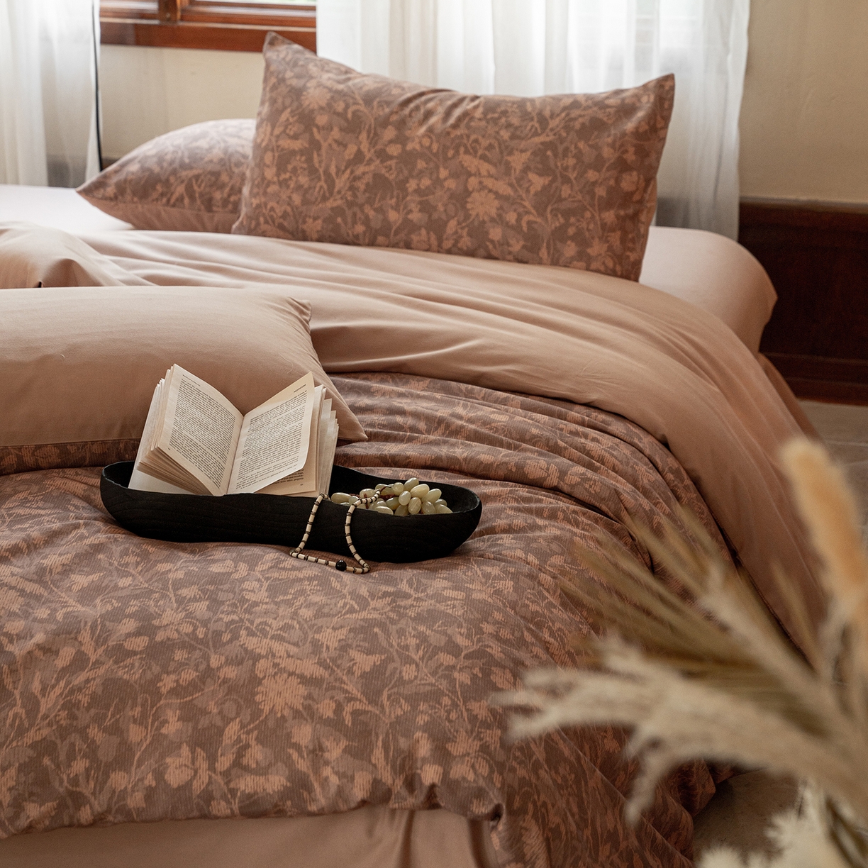 91家纺网 家纺一手货源 找家纺 禾时 2025新款全棉贡缎磨毛数码印花四件套 莳萝-咖