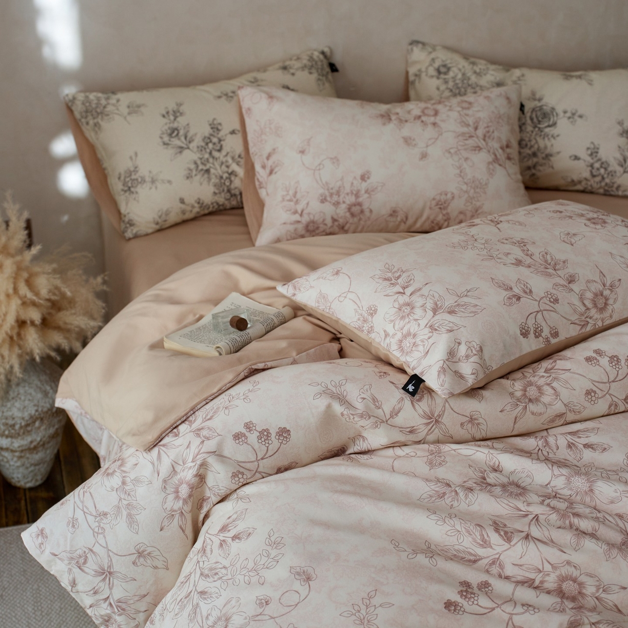 91家纺网 家纺一手货源 找家纺 安莱生活 2025新款A类40支磨毛印花全棉四件套 花禧-咖