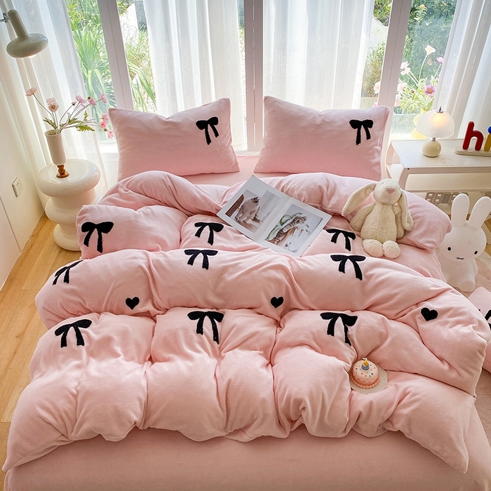 91家纺网 家纺一手货源 找家纺 （总）茉礼 2025新款心动蝴蝶结A类加厚牛奶绒四件套毛巾绣四件套