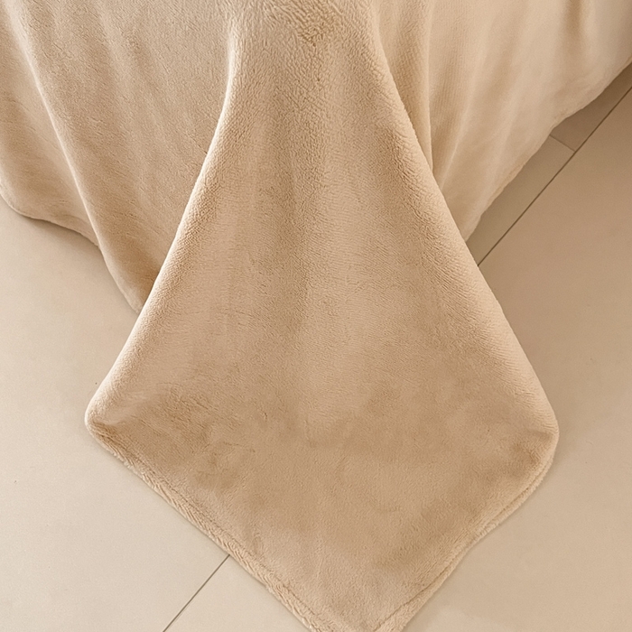 91家纺网 家纺一手货源 找家纺 （总）ONE TWO ONE 121 2025新品牛奶绒纯色刺绣四件套-lucky刺绣系列场景二