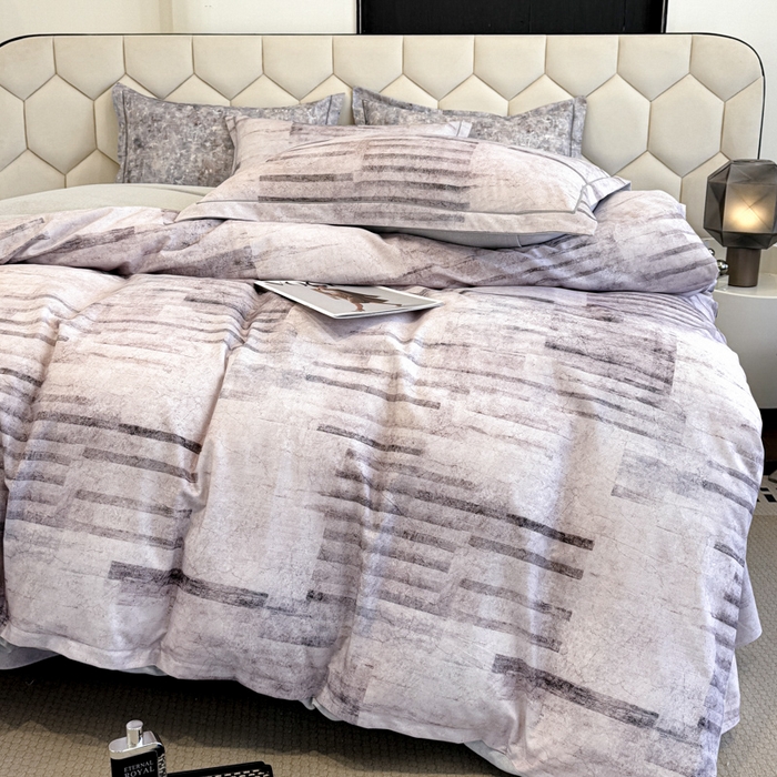 91家纺网 家纺一手货源 找家纺 2025年新款全棉长绒棉数码印花四件套 细闪画沙-咖