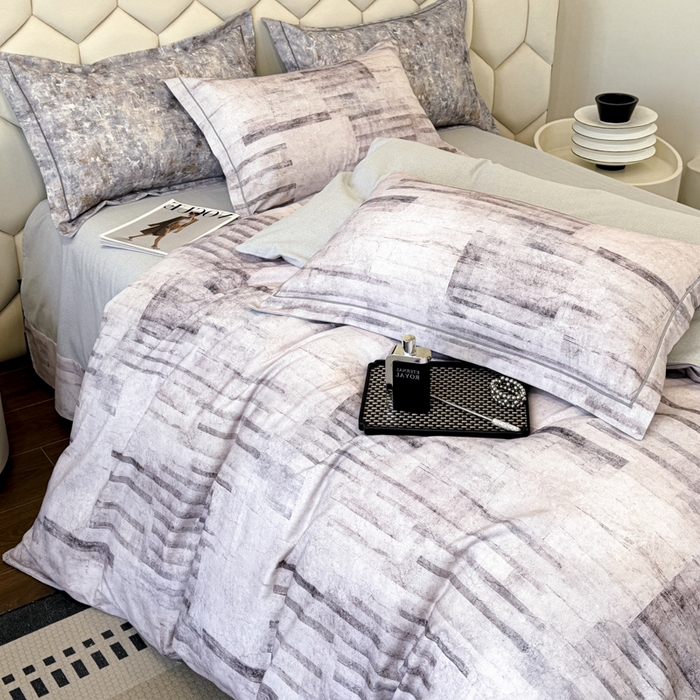 91家纺网 家纺一手货源 找家纺 2025年新款全棉长绒棉数码印花四件套 细闪画沙-咖