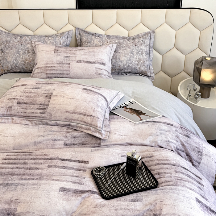 91家纺网 家纺一手货源 找家纺 2025年新款全棉长绒棉数码印花四件套 细闪画沙-咖