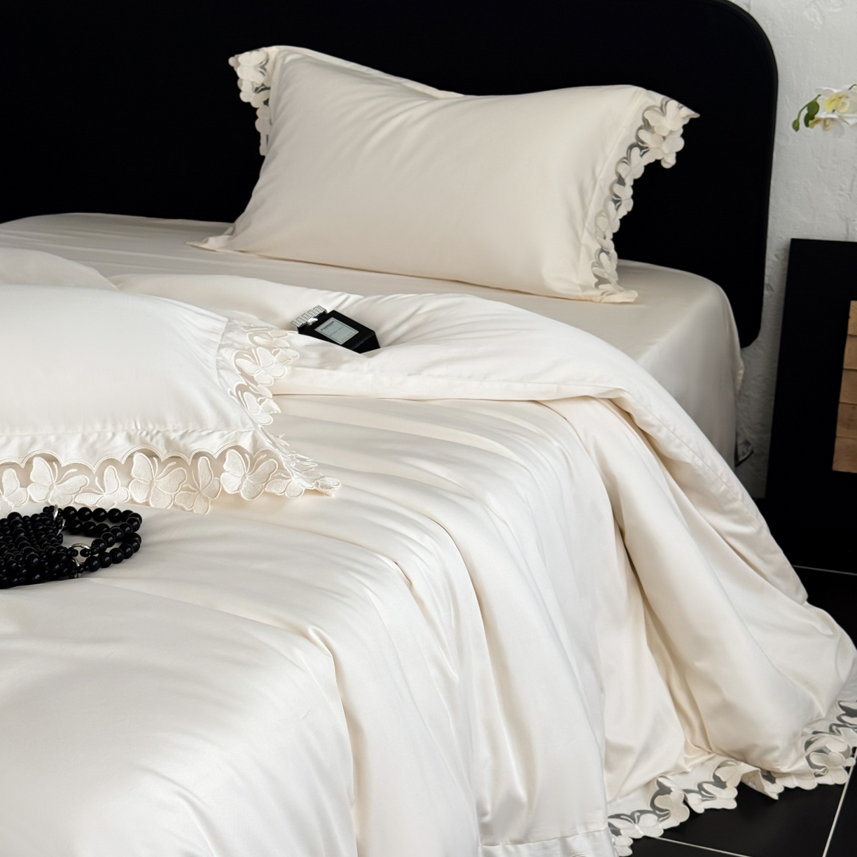 91家纺网 家纺一手货源 找家纺 若未家居 LOVEWE HOUSE 2025新款50S长绒棉意式镂空轻奢蝴蝶四件套-爱蝶飞 蝶飞 白