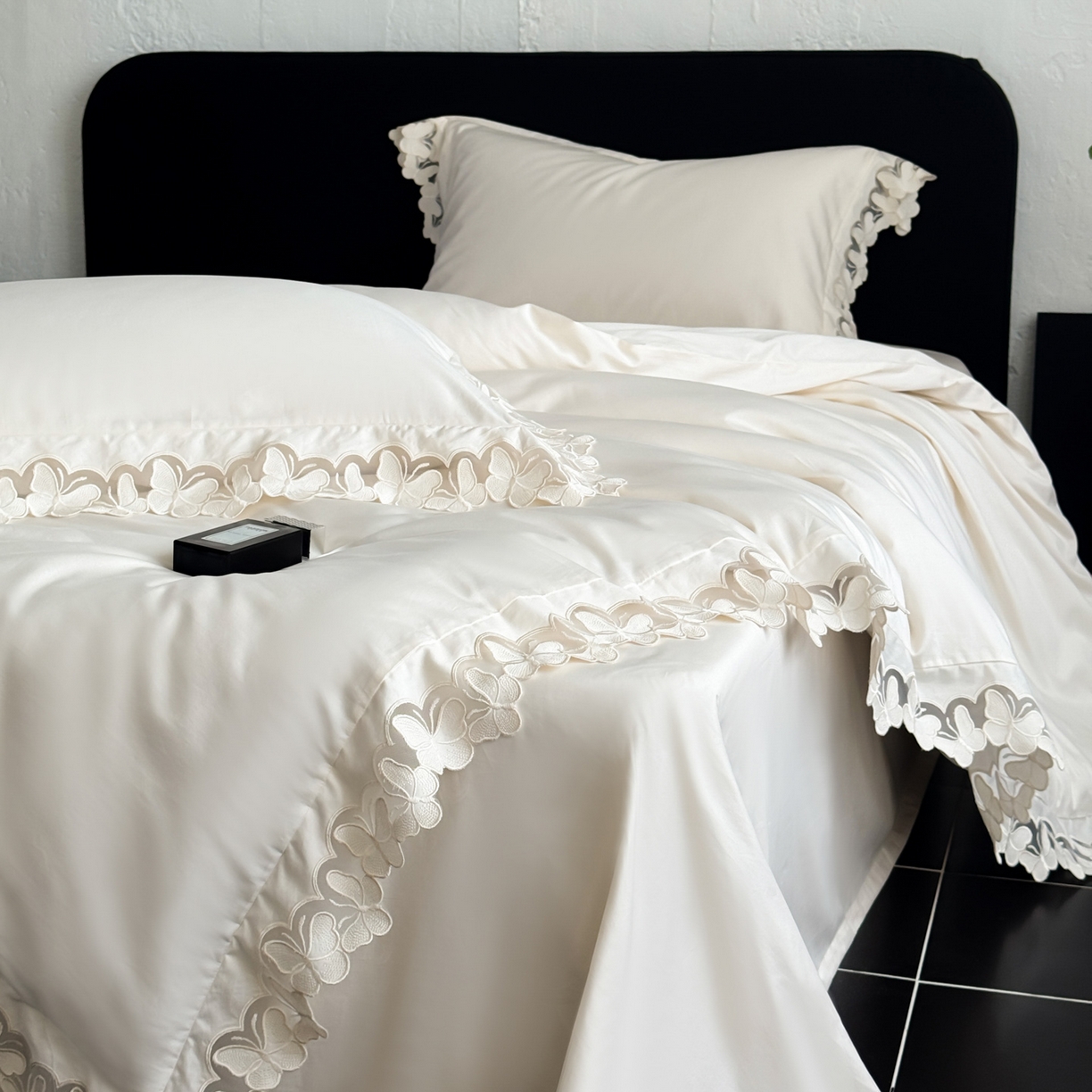 91家纺网 家纺一手货源 找家纺 若未家居 LOVEWE HOUSE 2025新款50S长绒棉意式镂空轻奢蝴蝶四件套-爱蝶飞 蝶飞 白