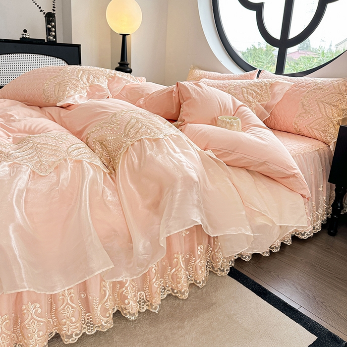 91家纺网 家纺一手货源 找家纺 罗艺轩 2025新款全棉纯棉蕾丝刺绣琉璃床裙四件套（1.5m控价288起、1.8m控价293起、1.8m加大控价303起、1.8*2.2m控价298起、1.8*2.2m加大控价308起、2.0m控价3