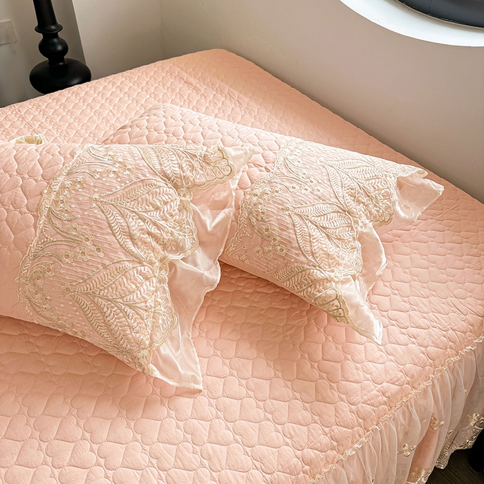 91家纺网 家纺一手货源 找家纺 罗艺轩 2025新款全棉纯棉蕾丝刺绣琉璃床裙四件套（1.5m控价288起、1.8m控价293起、1.8m加大控价303起、1.8*2.2m控价298起、1.8*2.2m加大控价308起、2.0m控价3