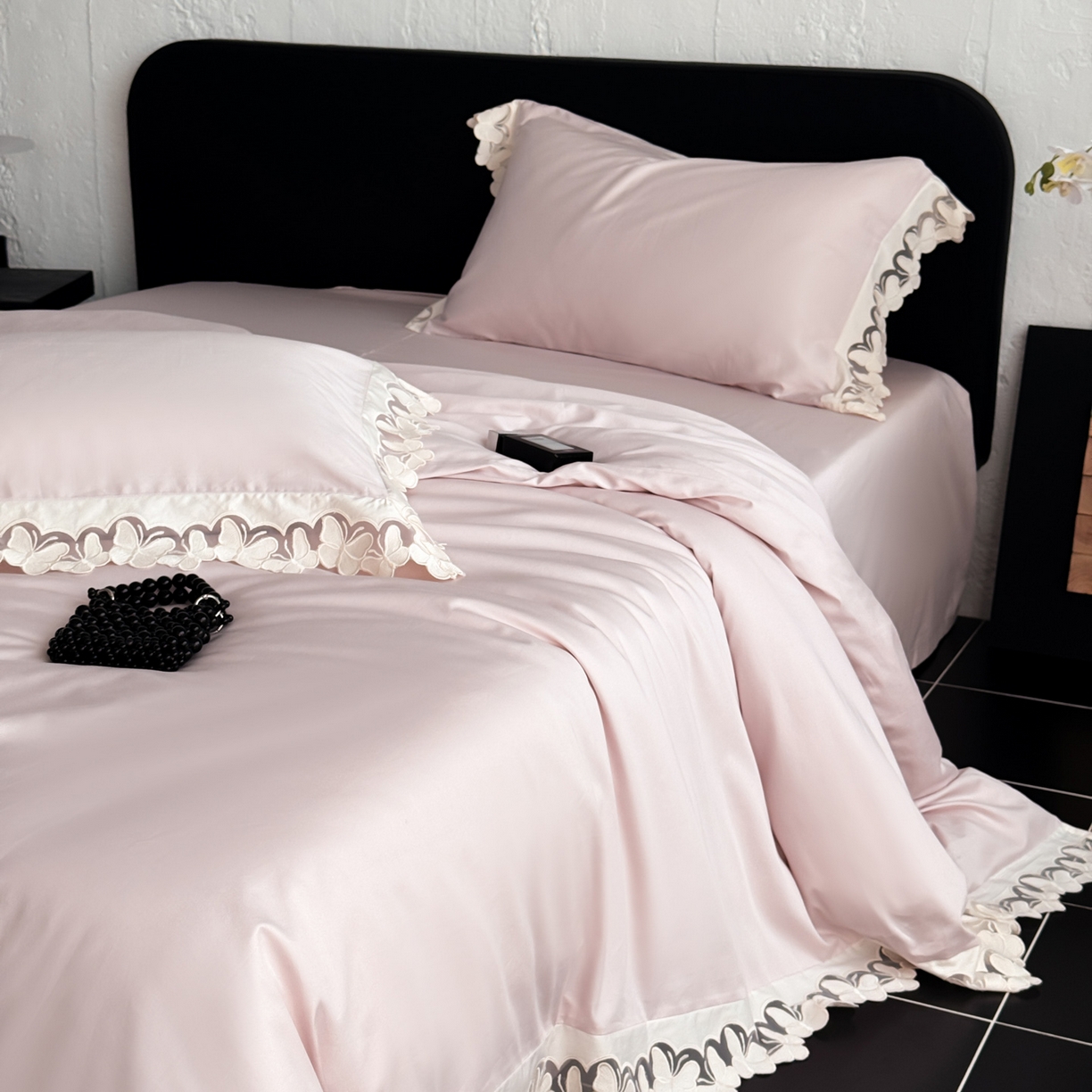 91家纺网 家纺一手货源 找家纺 若未家居 LOVEWE HOUSE 2025新款50S长绒棉意式镂空轻奢蝴蝶四件套-爱蝶飞 蝶飞 粉