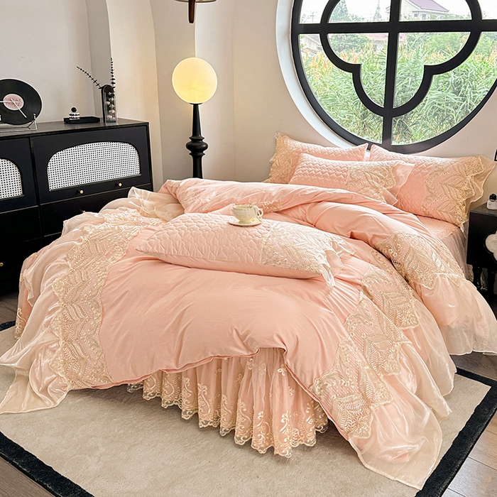 91家纺网 家纺一手货源 找家纺 罗艺轩 2025新款全棉纯棉蕾丝刺绣琉璃床裙四件套（1.5m控价288起、1.8m控价293起、1.8m加大控价303起、1.8*2.2m控价298起、1.8*2.2m加大控价308起、2.0m控价3