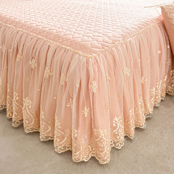 91家纺网 家纺一手货源 找家纺 罗艺轩 2025新款全棉纯棉蕾丝刺绣琉璃床裙四件套（1.5m控价288起、1.8m控价293起、1.8m加大控价303起、1.8*2.2m控价298起、1.8*2.2m加大控价308起、2.0m控价3