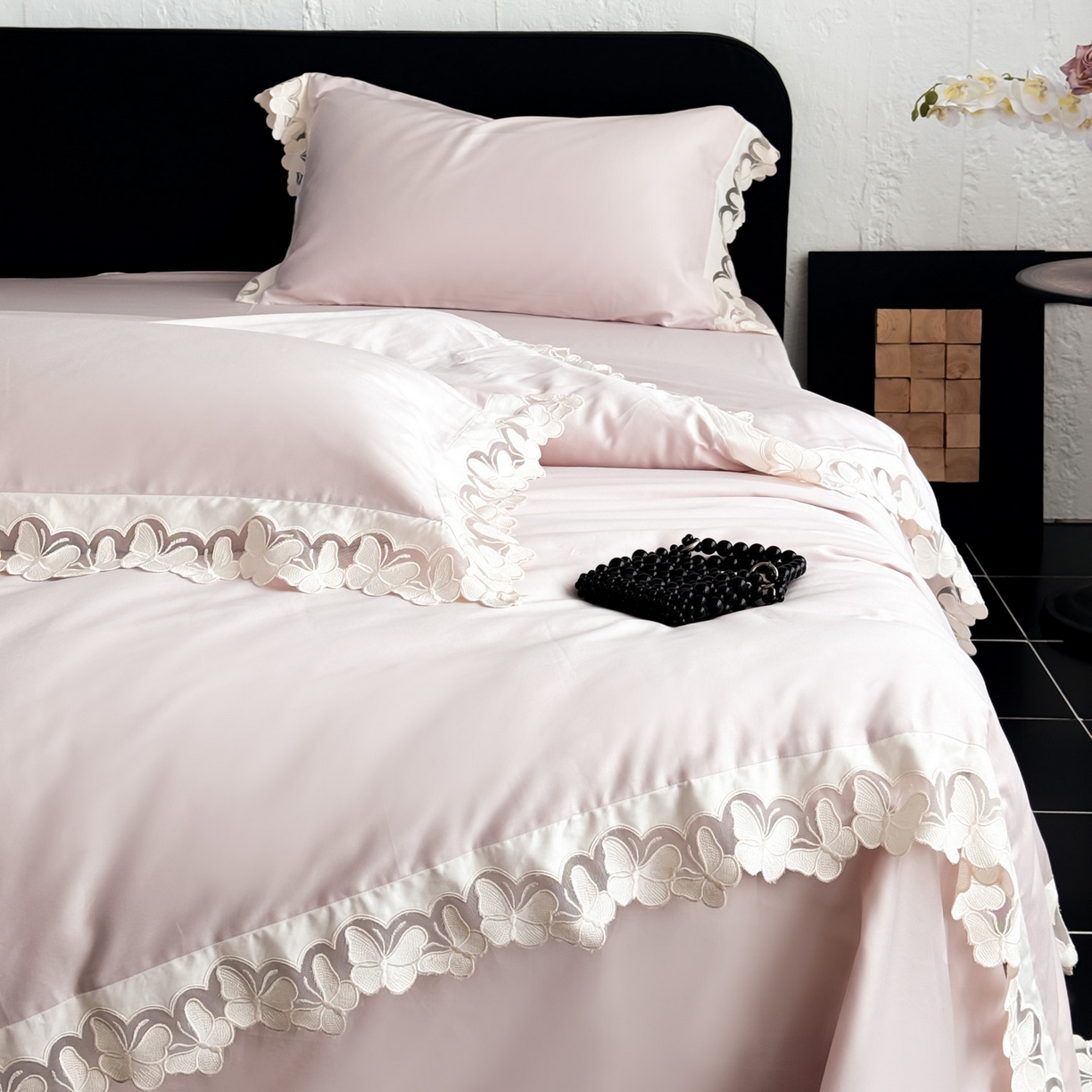 91家纺网 家纺一手货源 找家纺 若未家居 LOVEWE HOUSE 2025新款50S长绒棉意式镂空轻奢蝴蝶四件套-爱蝶飞 蝶飞 粉