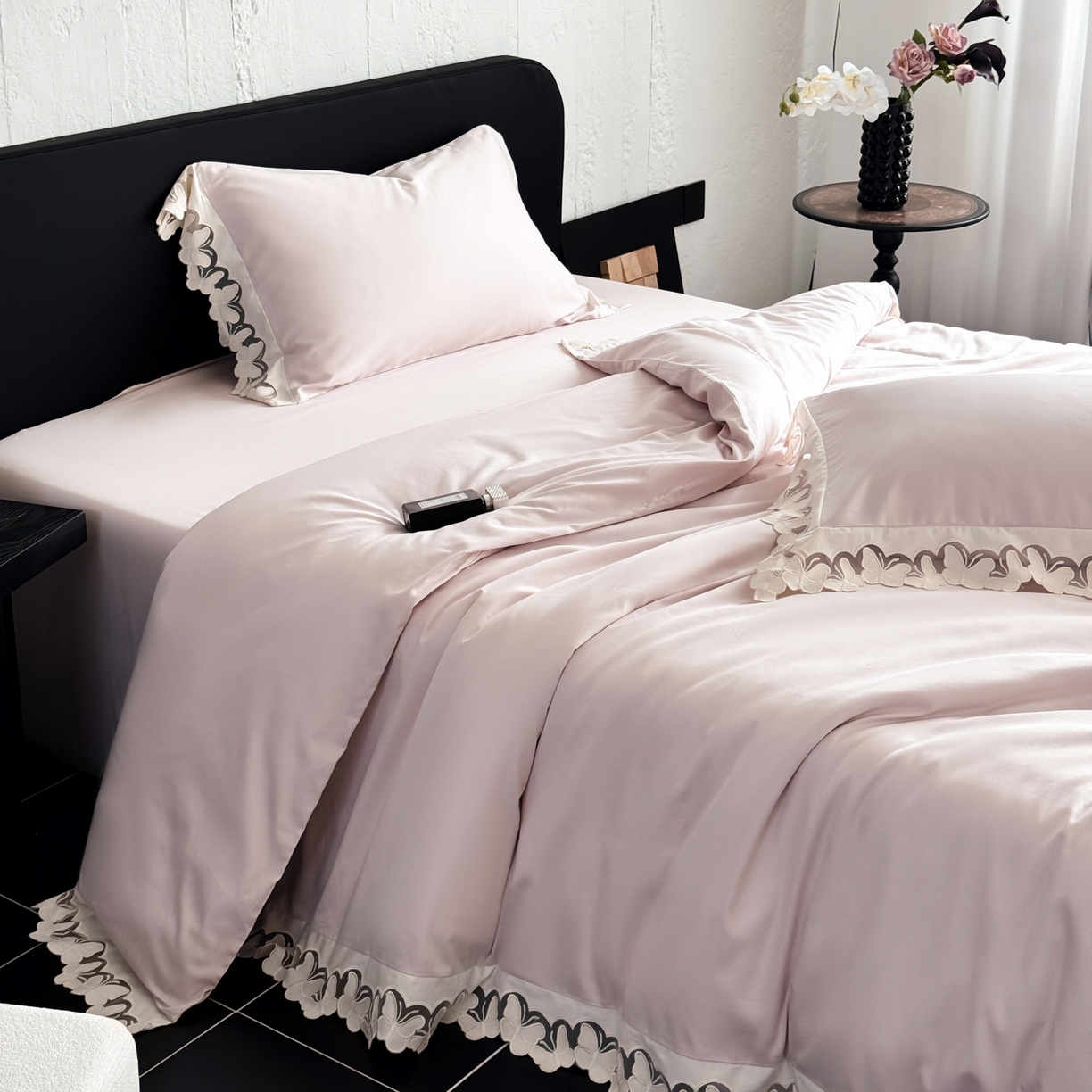 91家纺网 家纺一手货源 找家纺 若未家居 LOVEWE HOUSE 2025新款50S长绒棉意式镂空轻奢蝴蝶四件套-爱蝶飞 蝶飞 粉