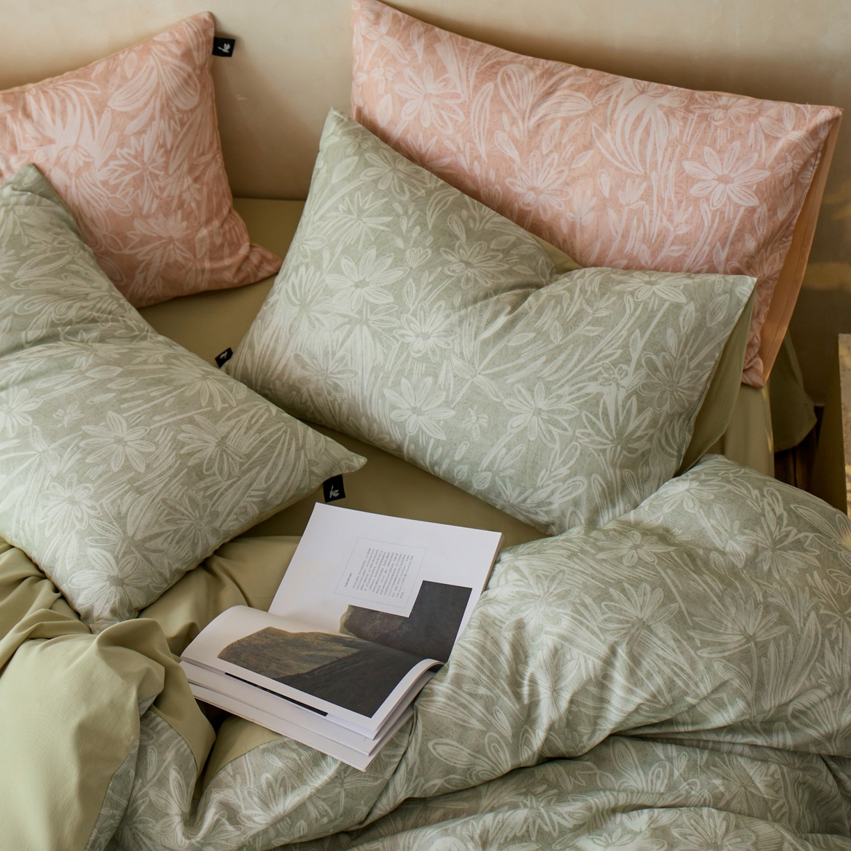 91家纺网 家纺一手货源 找家纺 安莱生活 2025新款A类40支磨毛印花全棉四件套 觅境-绿