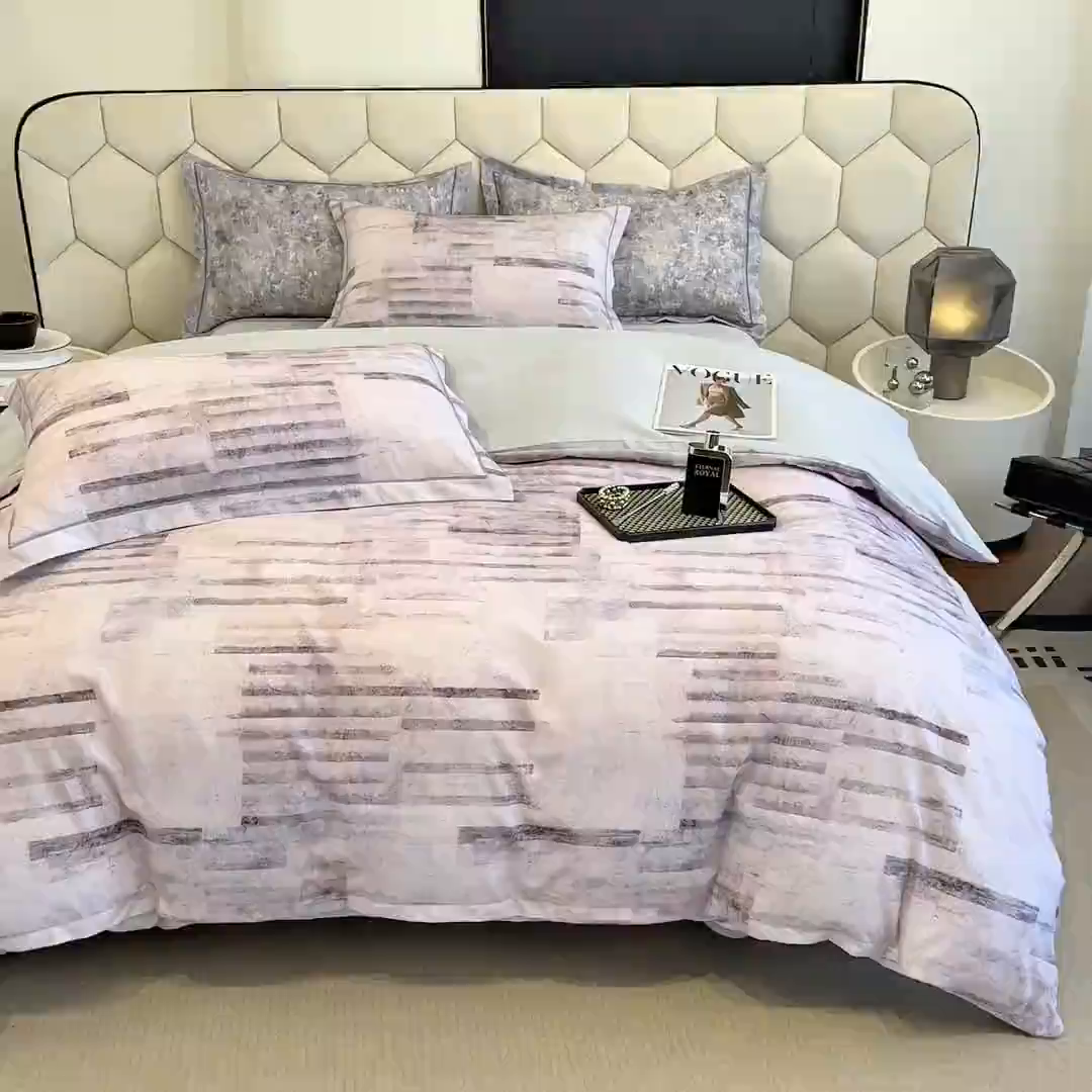 91家纺网 家纺一手货源 找家纺 2025年新款全棉长绒棉数码印花四件套 细闪画沙-咖