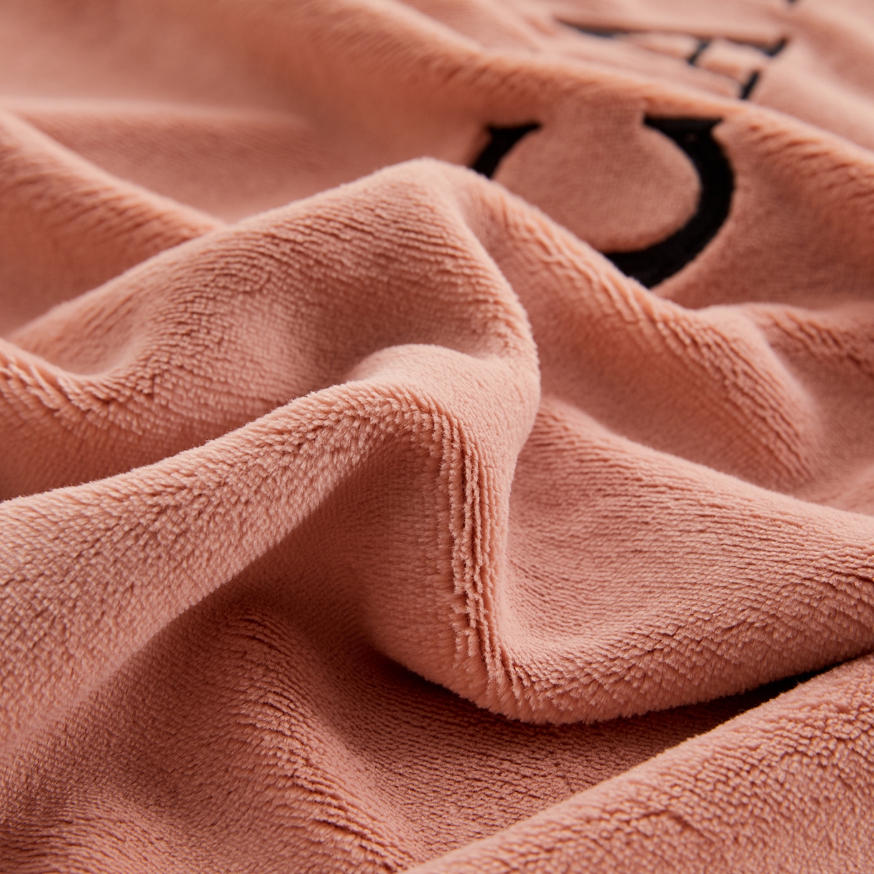 91家纺网 家纺一手货源 找家纺 锦禾穗 2025新款240克全消光母婴A类牛奶绒刺绣四件套-莫妮 橘色