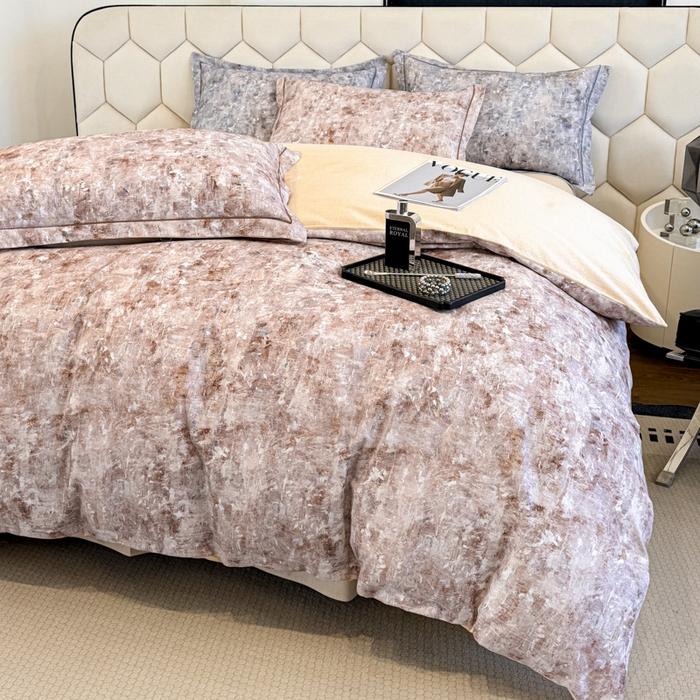 91家纺网 家纺一手货源 找家纺 2025年新款全棉长绒棉数码印花四件套 淡雅清风-粉