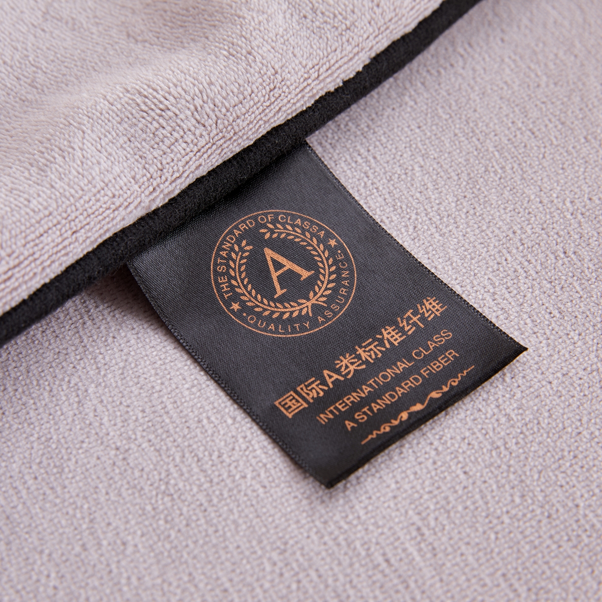 91家纺网 家纺一手货源 找家纺 锦禾穗 2025新款240克全消光母婴A类牛奶绒刺绣四件套-莫妮 灰色