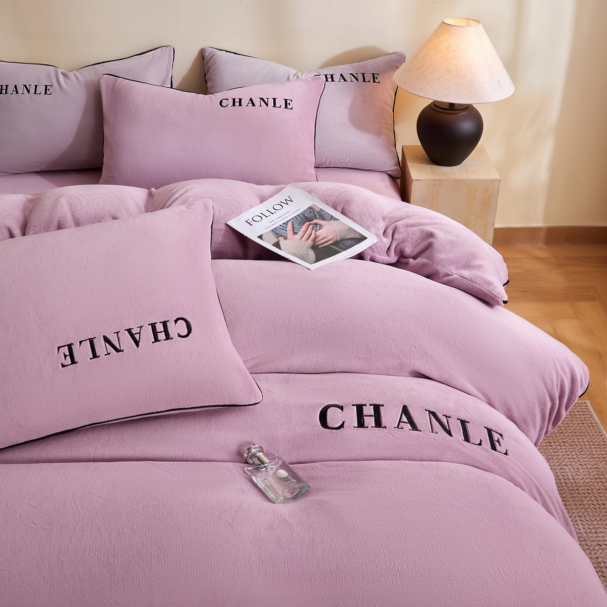 91家纺网 家纺一手货源 找家纺 锦禾穗 2025新款240克全消光母婴A类牛奶绒刺绣四件套-莫妮 紫色