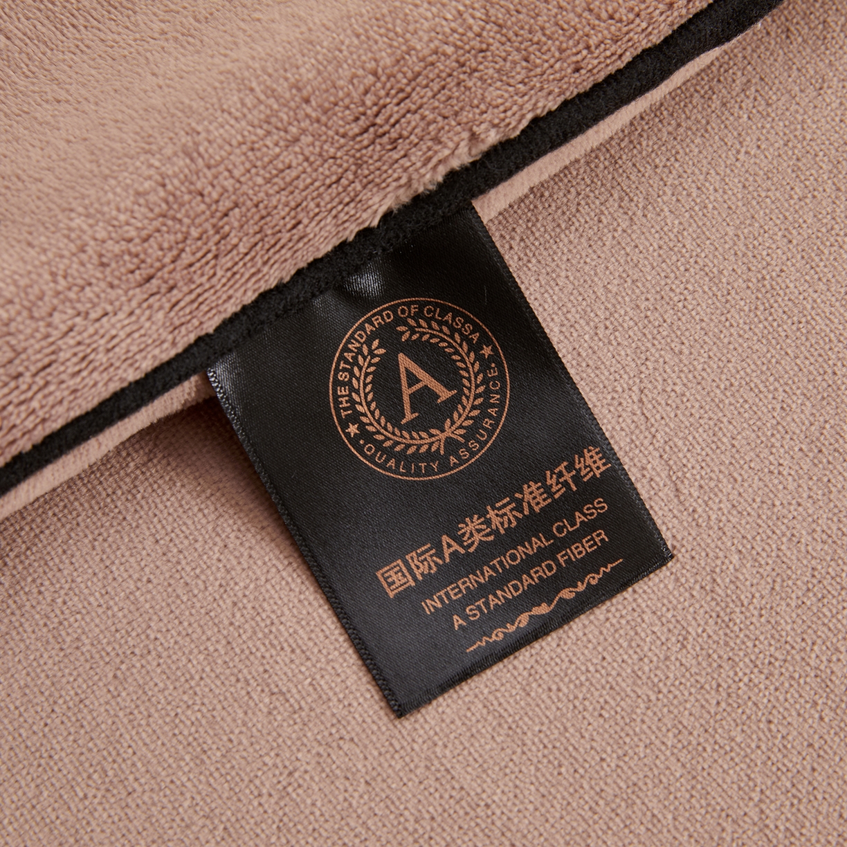 91家纺网 家纺一手货源 找家纺 锦禾穗 2025新款240克全消光母婴A类牛奶绒刺绣四件套-莫妮 卡其色