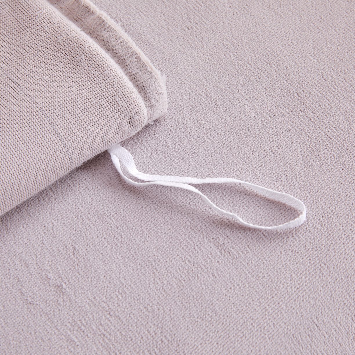 91家纺网 家纺一手货源 找家纺 锦禾穗 2025新款240克全消光母婴A类牛奶绒刺绣四件套-莫妮 灰色