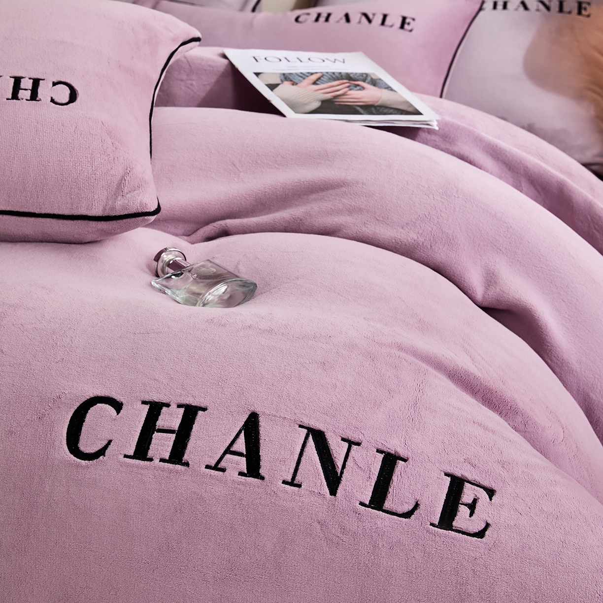 91家纺网 家纺一手货源 找家纺 锦禾穗 2025新款240克全消光母婴A类牛奶绒刺绣四件套-莫妮 紫色