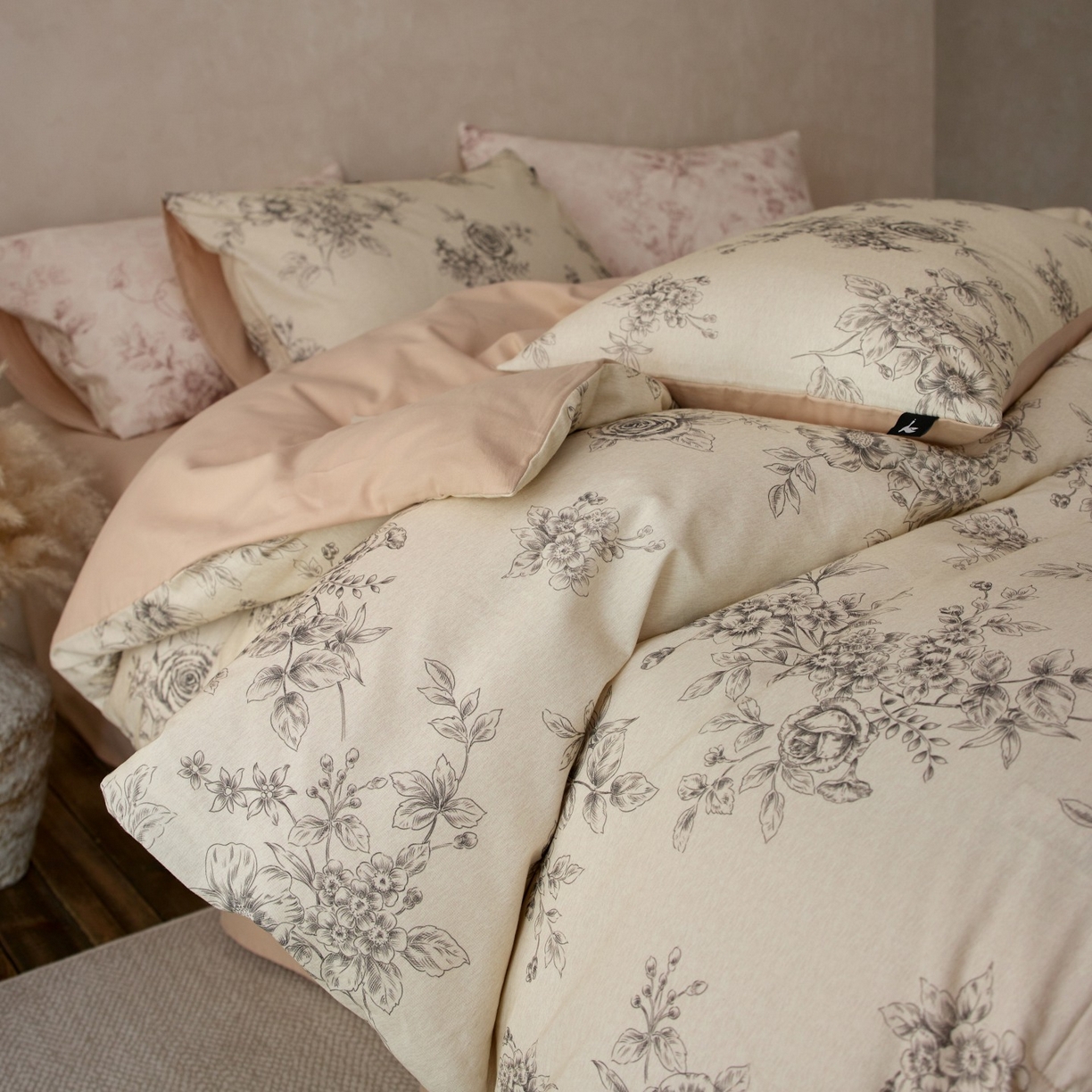 91家纺网 家纺一手货源 找家纺 安莱生活 2025新款A类40支磨毛印花全棉四件套 秘密花园-米