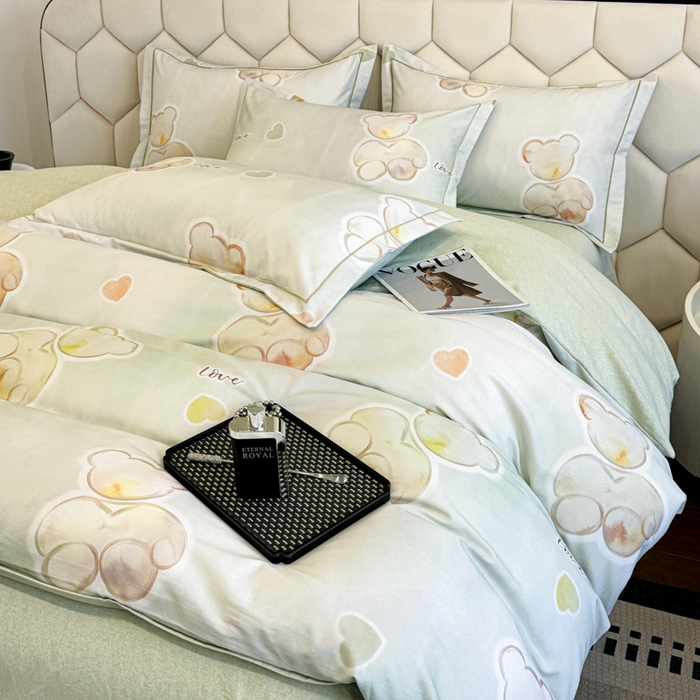 91家纺网 家纺一手货源 找家纺 2025年新款全棉长绒棉数码印花四件套 童话入梦-绿