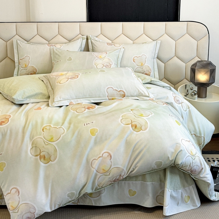 91家纺网 家纺一手货源 找家纺 2025年新款全棉长绒棉数码印花四件套 童话入梦-绿