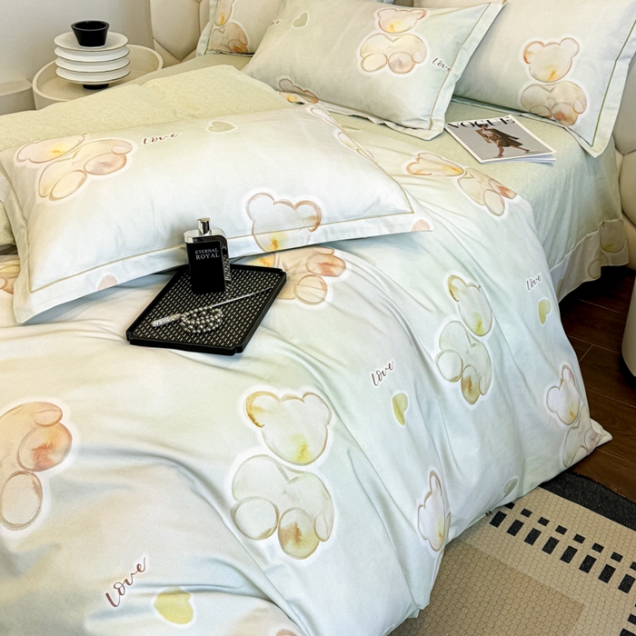 91家纺网 家纺一手货源 找家纺 2025年新款全棉长绒棉数码印花四件套 童话入梦-绿