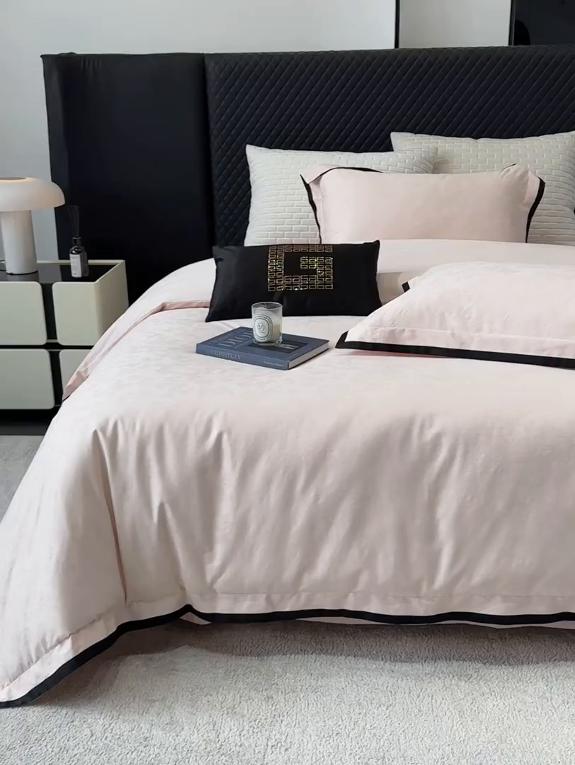 91家纺网 家纺一手货源 找家纺 若未家居 LOVEWE HOUSE 2025新款50S长绒棉提花轻奢撞色小黑边工艺四件套- 繁星 粉