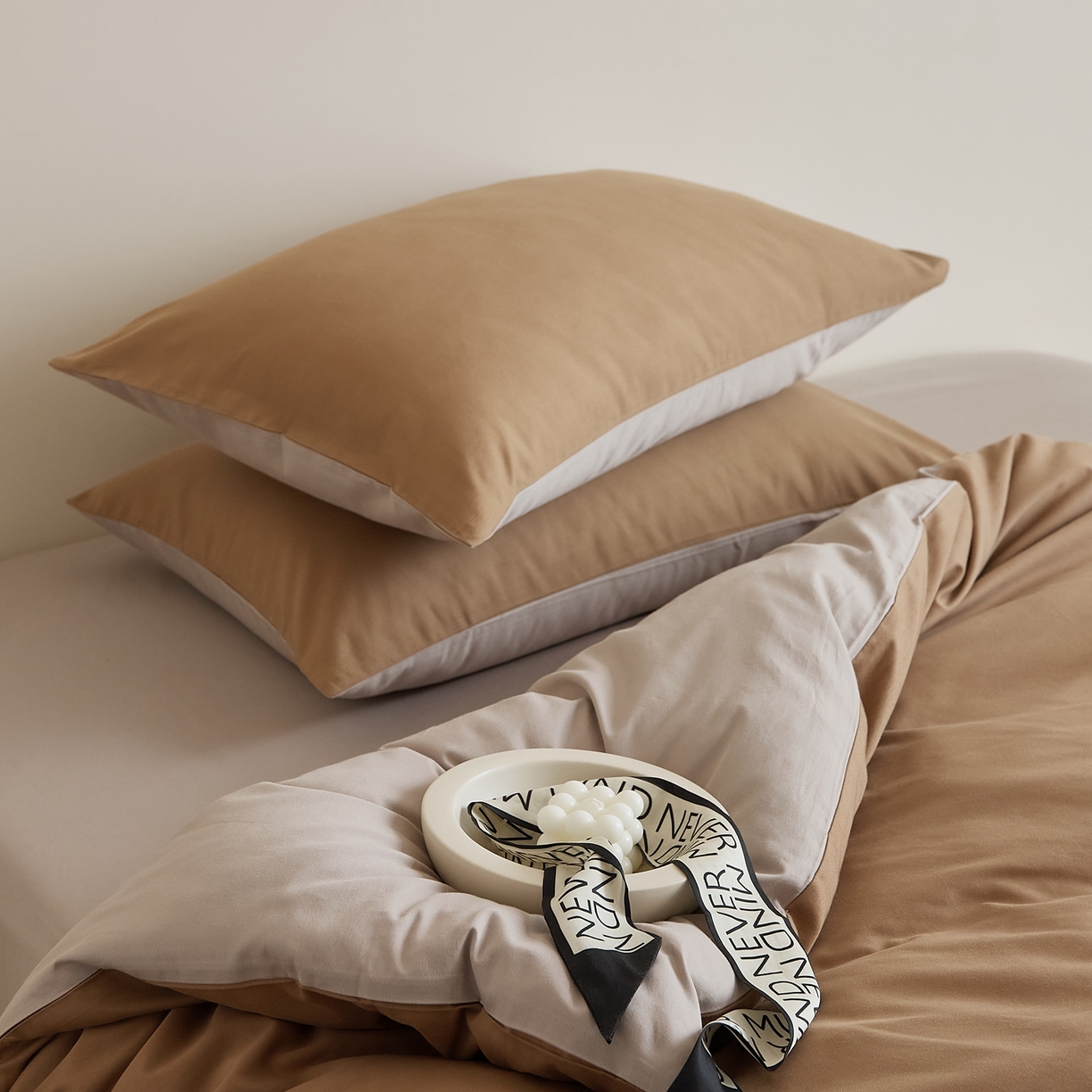 91家纺网 家纺一手货源 找家纺 禾时 2025新款A类全棉纯棉贡缎磨毛双拼色四件套 桦茶