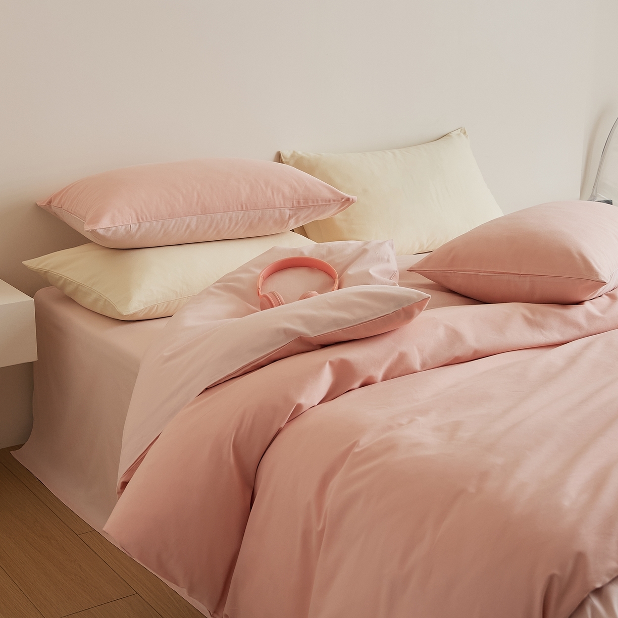 91家纺网 家纺一手货源 找家纺 禾时 2025新款A类全棉纯棉贡缎磨毛双拼色四件套 粉恋