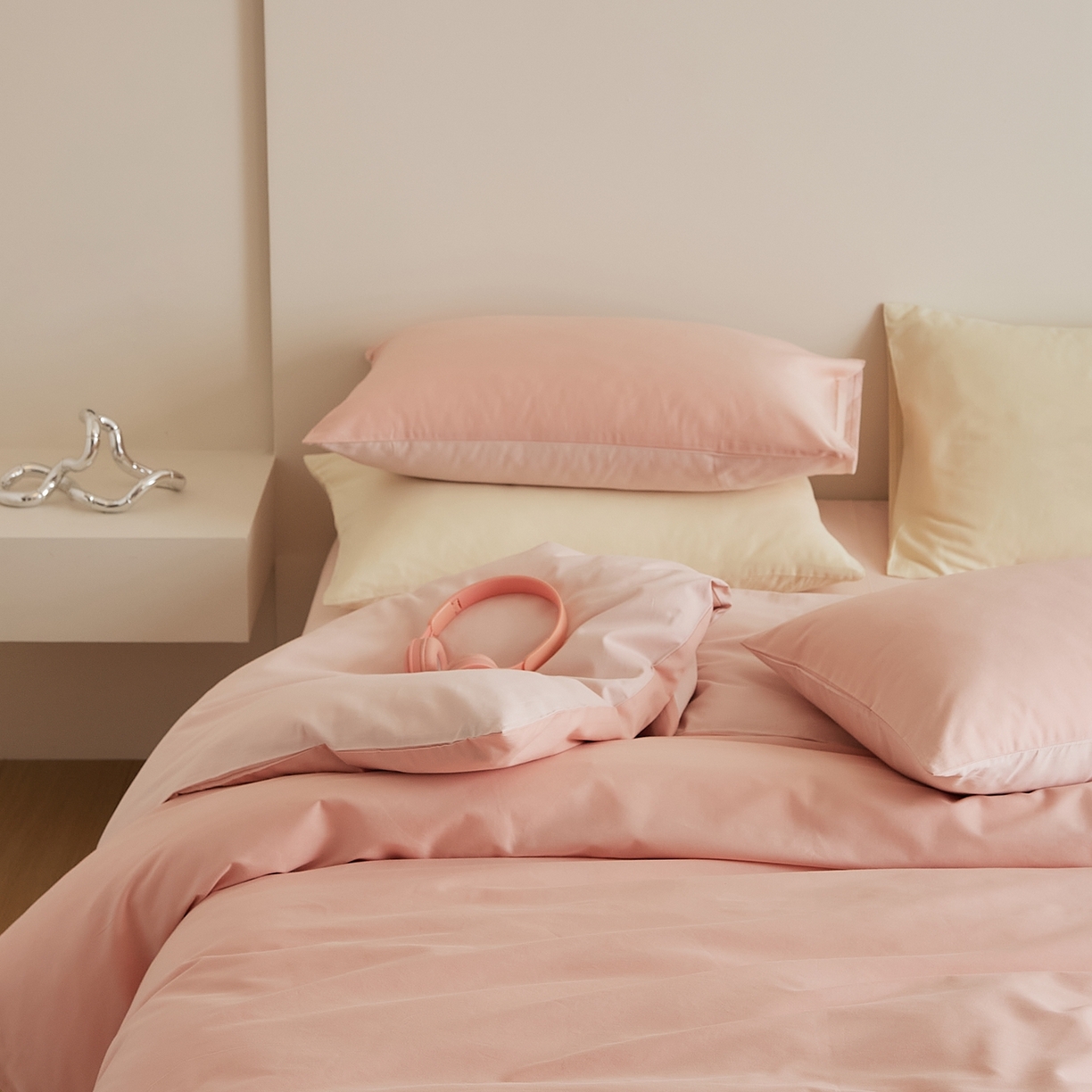 91家纺网 家纺一手货源 找家纺 禾时 2025新款A类全棉纯棉贡缎磨毛双拼色四件套 粉恋