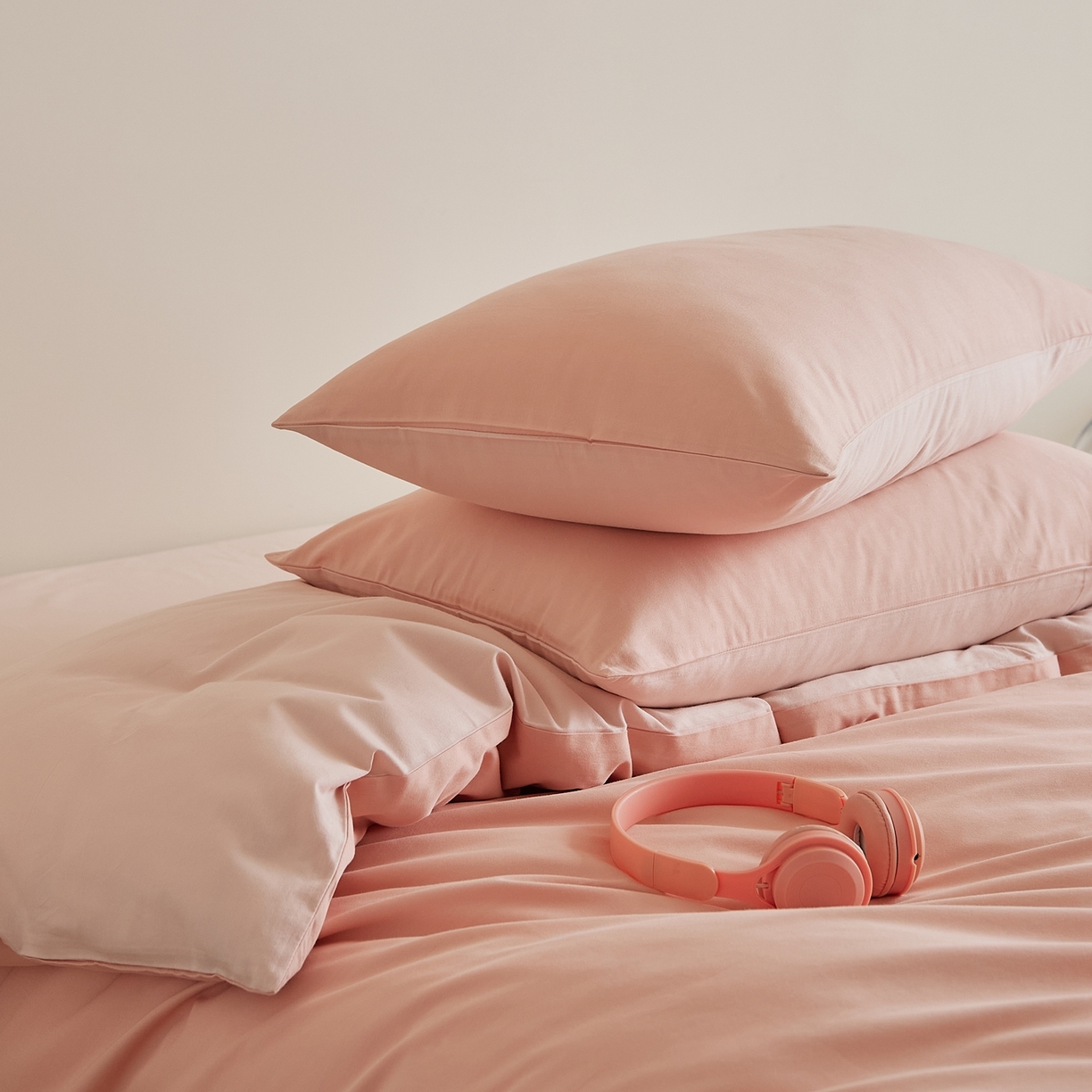 91家纺网 家纺一手货源 找家纺 禾时 2025新款A类全棉纯棉贡缎磨毛双拼色四件套 粉恋