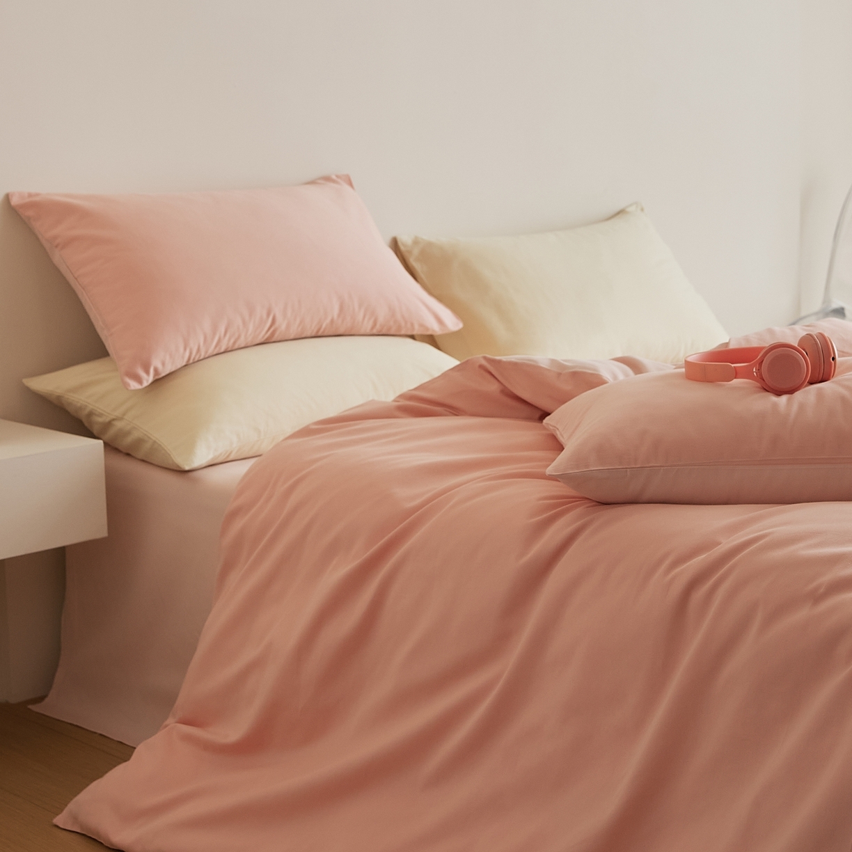 91家纺网 家纺一手货源 找家纺 禾时 2025新款A类全棉纯棉贡缎磨毛双拼色四件套 粉恋