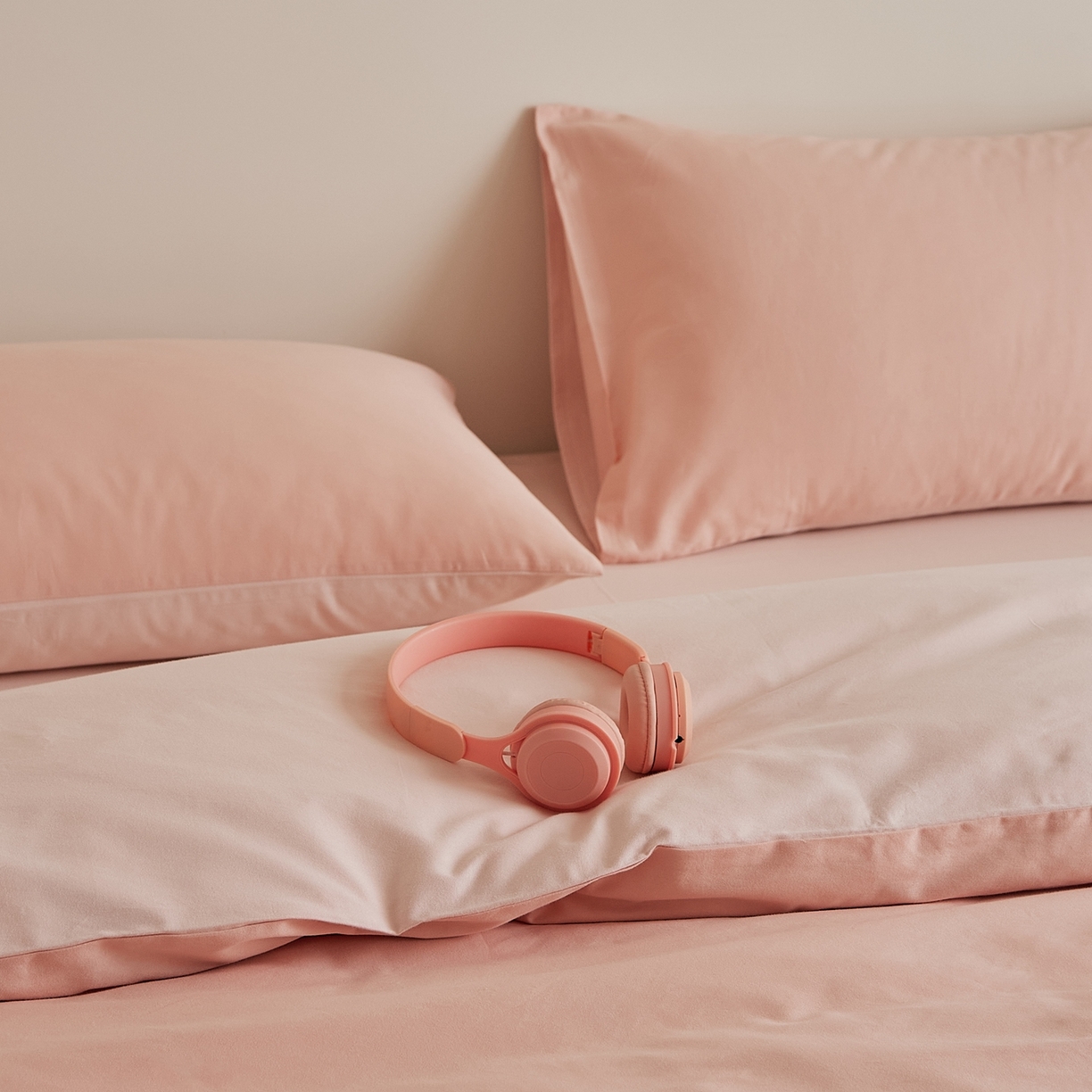 91家纺网 家纺一手货源 找家纺 禾时 2025新款A类全棉纯棉贡缎磨毛双拼色四件套 粉恋