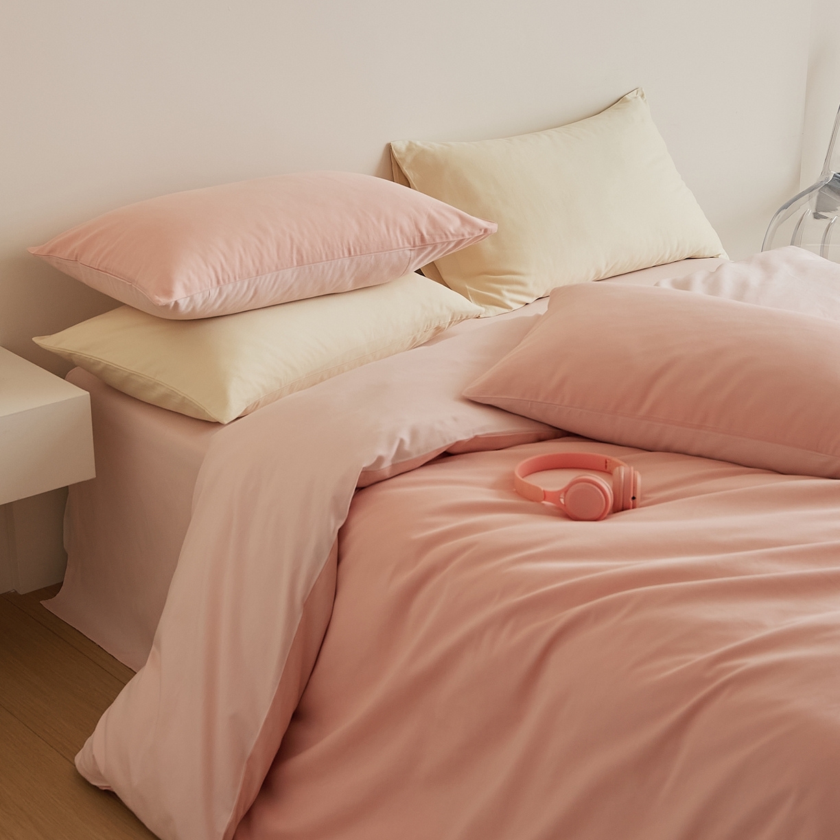 91家纺网 家纺一手货源 找家纺 禾时 2025新款A类全棉纯棉贡缎磨毛双拼色四件套 粉恋